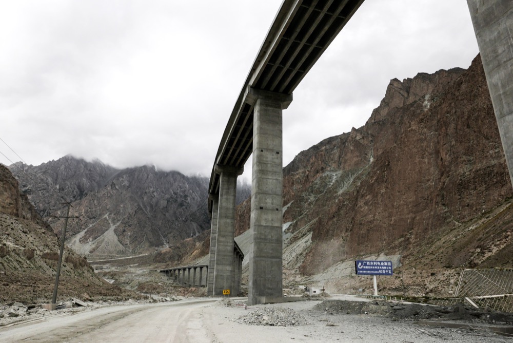 On the Karakoram Highway. © 2014 Alessandro Rippa