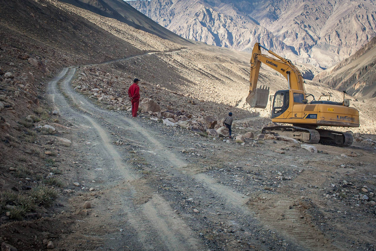 Chinese mining company working on an access road in the Tajik Pamirs. Photo: Martin Saxer, 2013