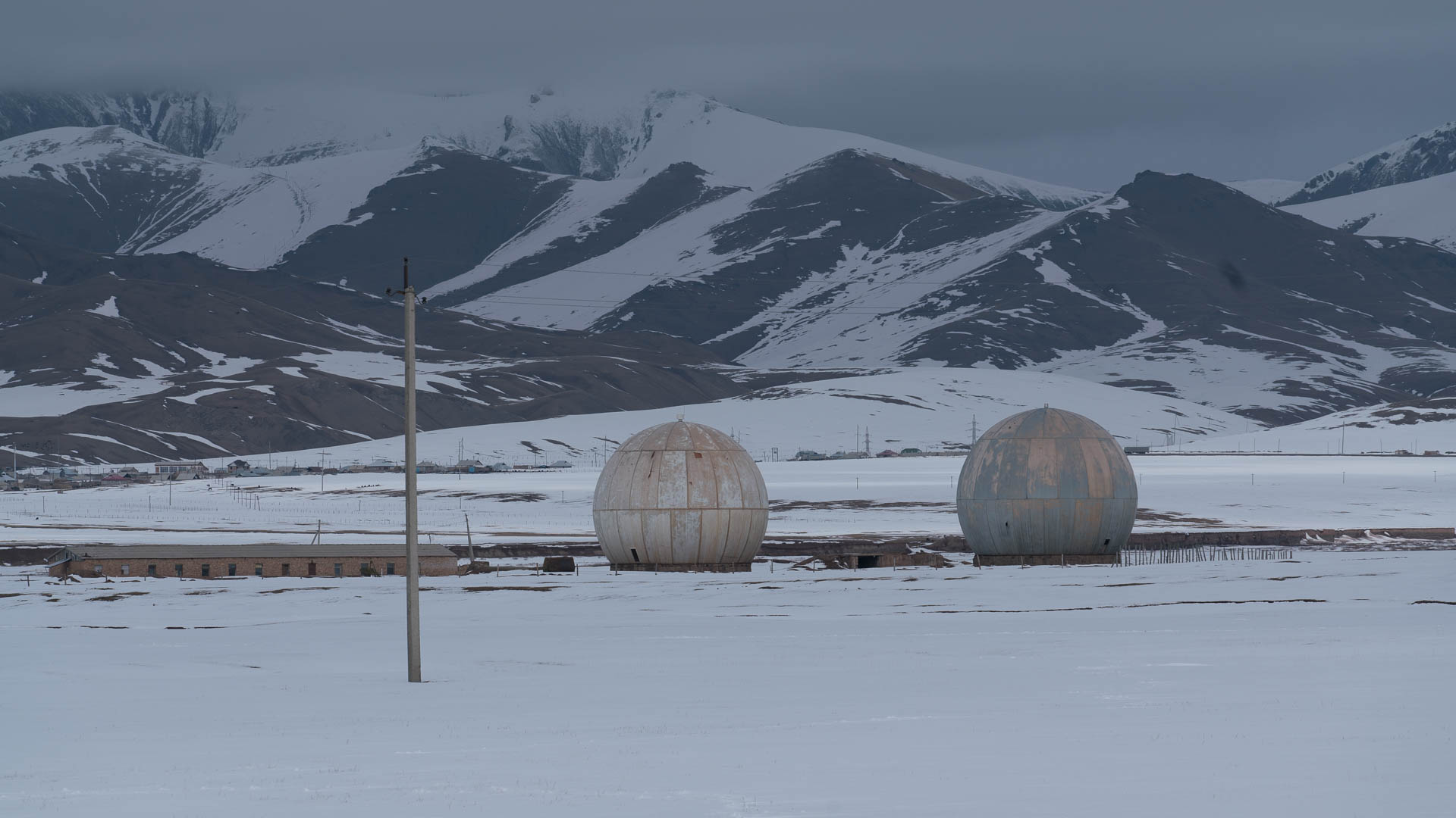 Soviet Radar stations in the Alai Valley, Kyrgyzstan. Photo: Martin Saxer, 2018. 
